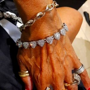 AUTHENTIC RHODIUM OVER STAINLESS STEEL CHUNKY Blinged out 8" TENNIS BRACELET ❤️